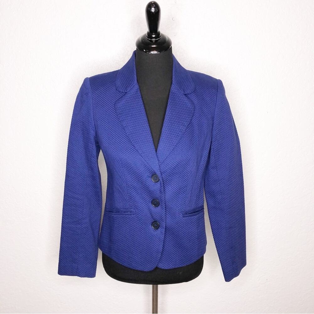 Trina Turk royal blue button front textured blazer size 4 professional office